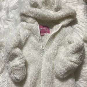 ❌SOLD❌EUC Wippette Kids Baby Girl or Boy white Sherpa bodysuit with ears 6/9